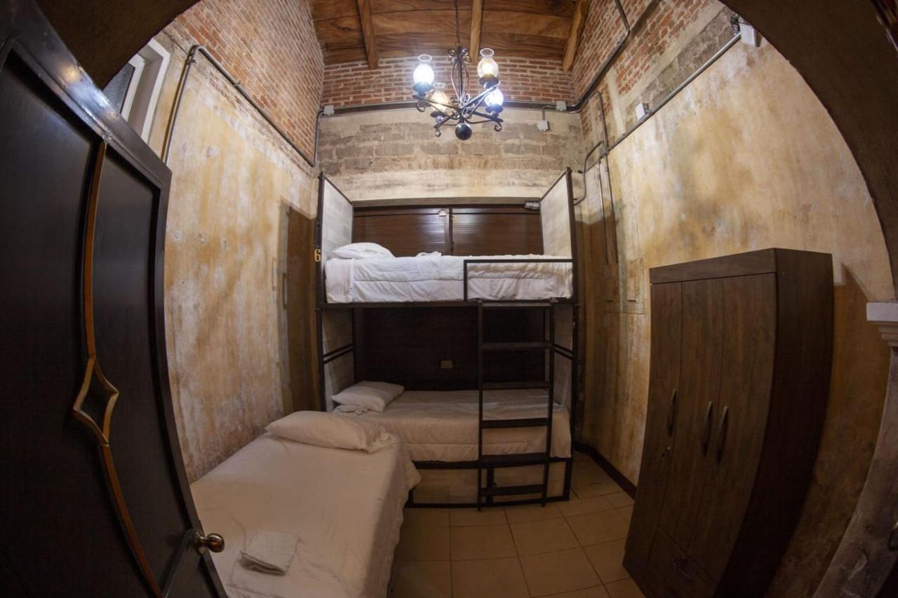 Hot Chipilin Hostel Antigua Bagian luar foto
