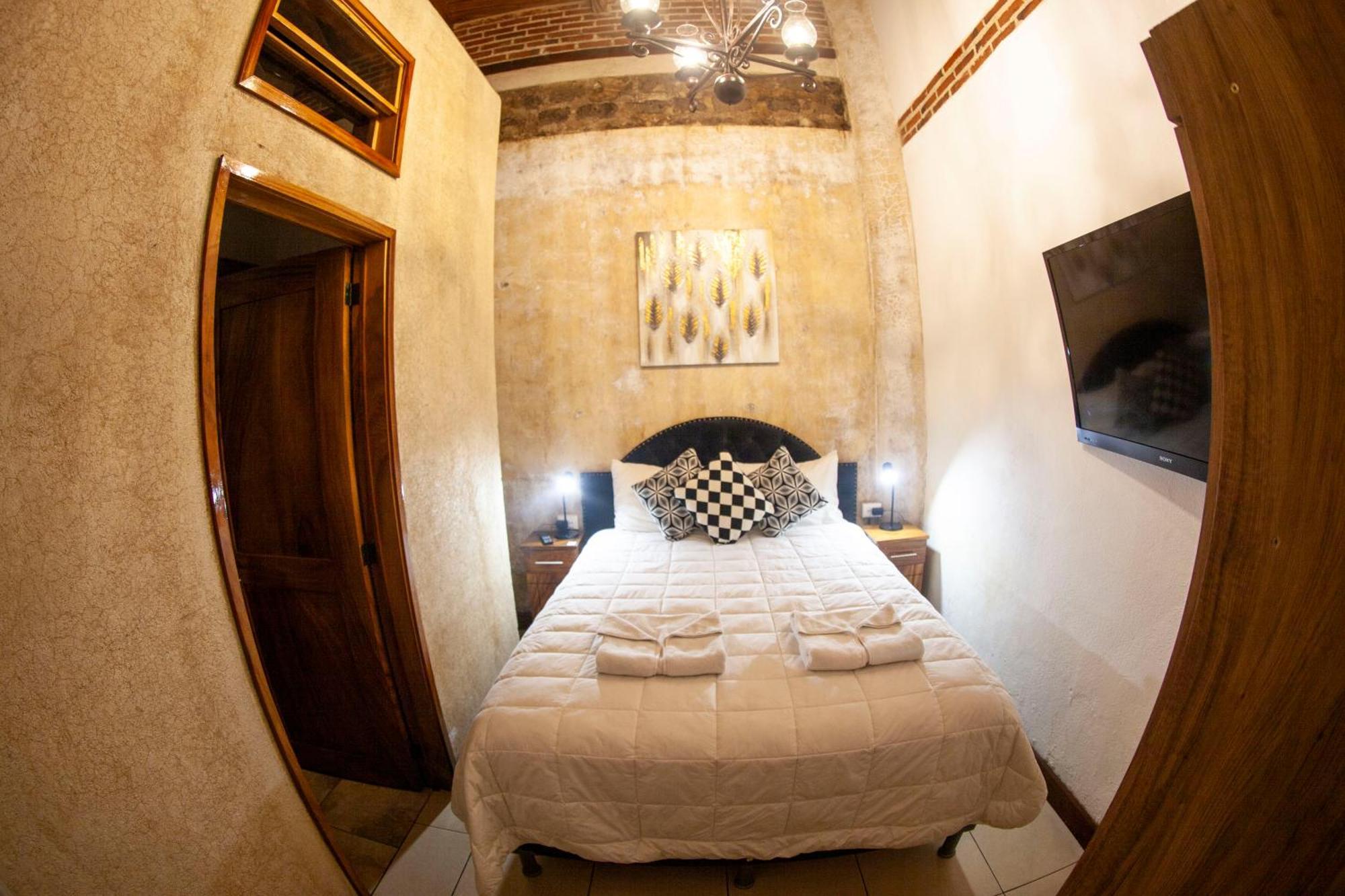 Hot Chipilin Hostel Antigua Bagian luar foto