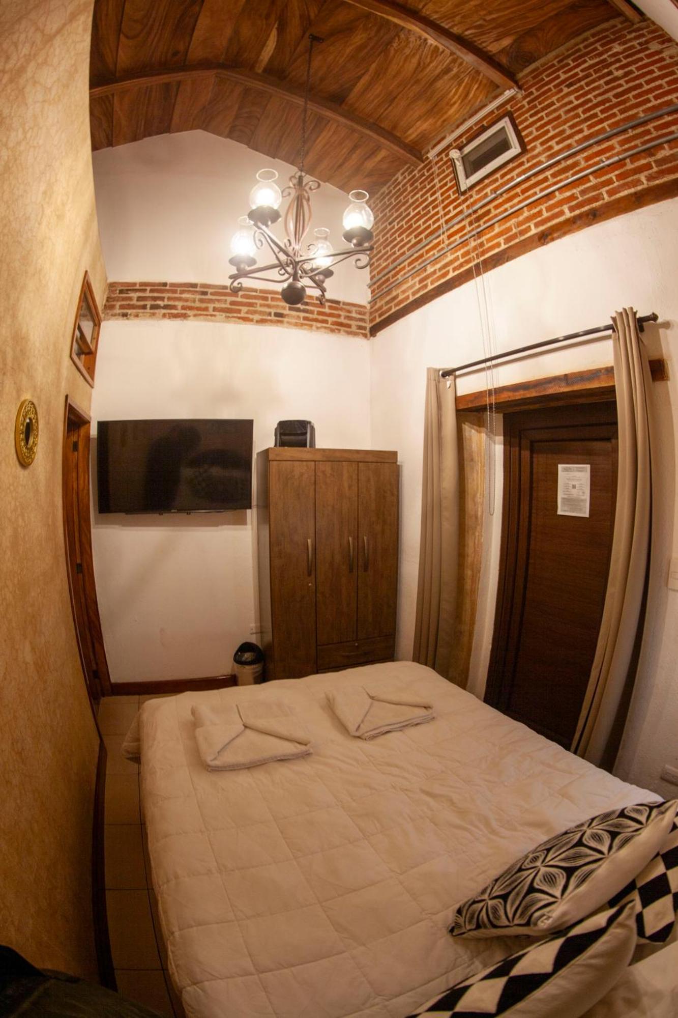 Hot Chipilin Hostel Antigua Bagian luar foto