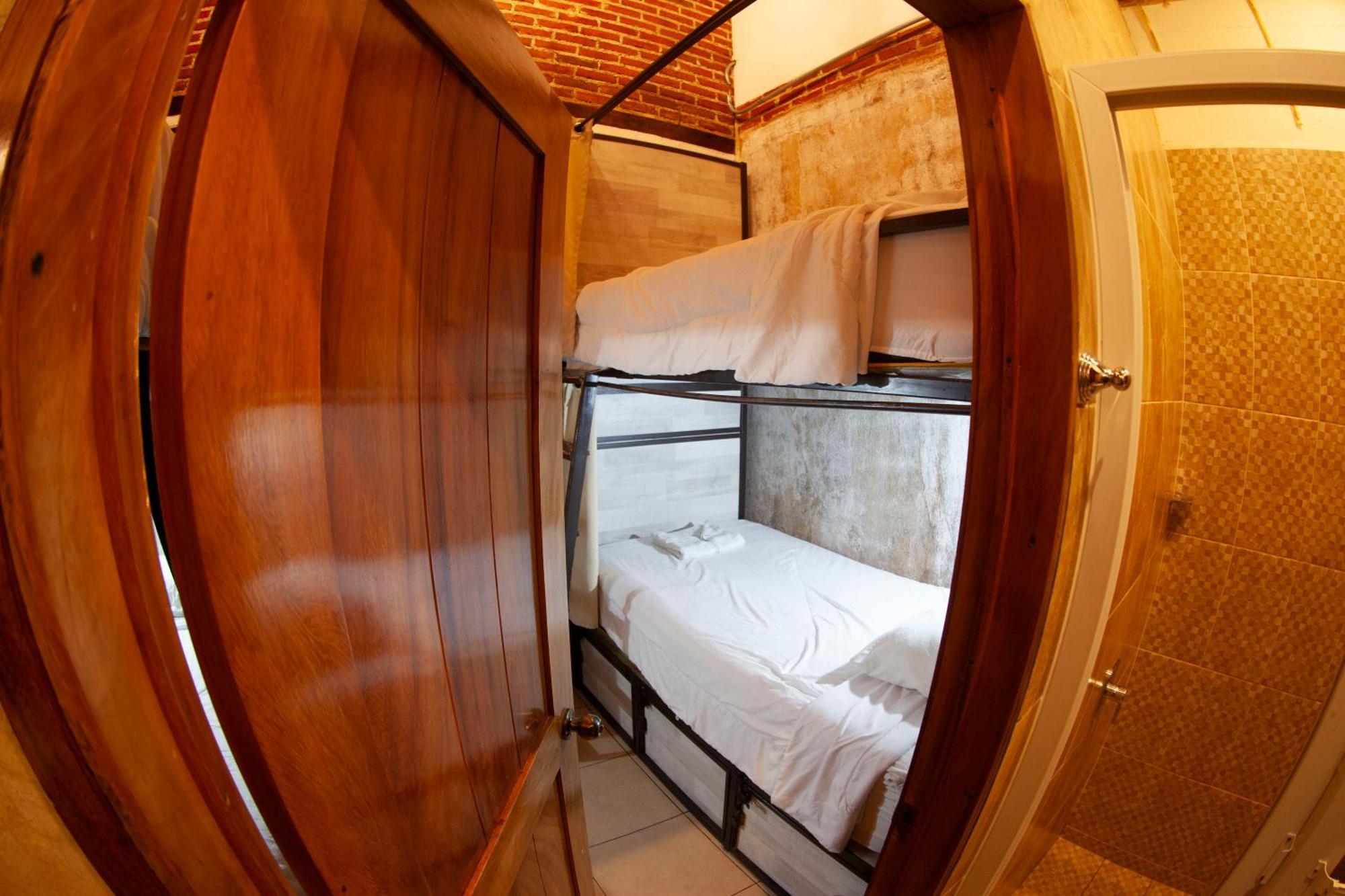 Hot Chipilin Hostel Antigua Bagian luar foto