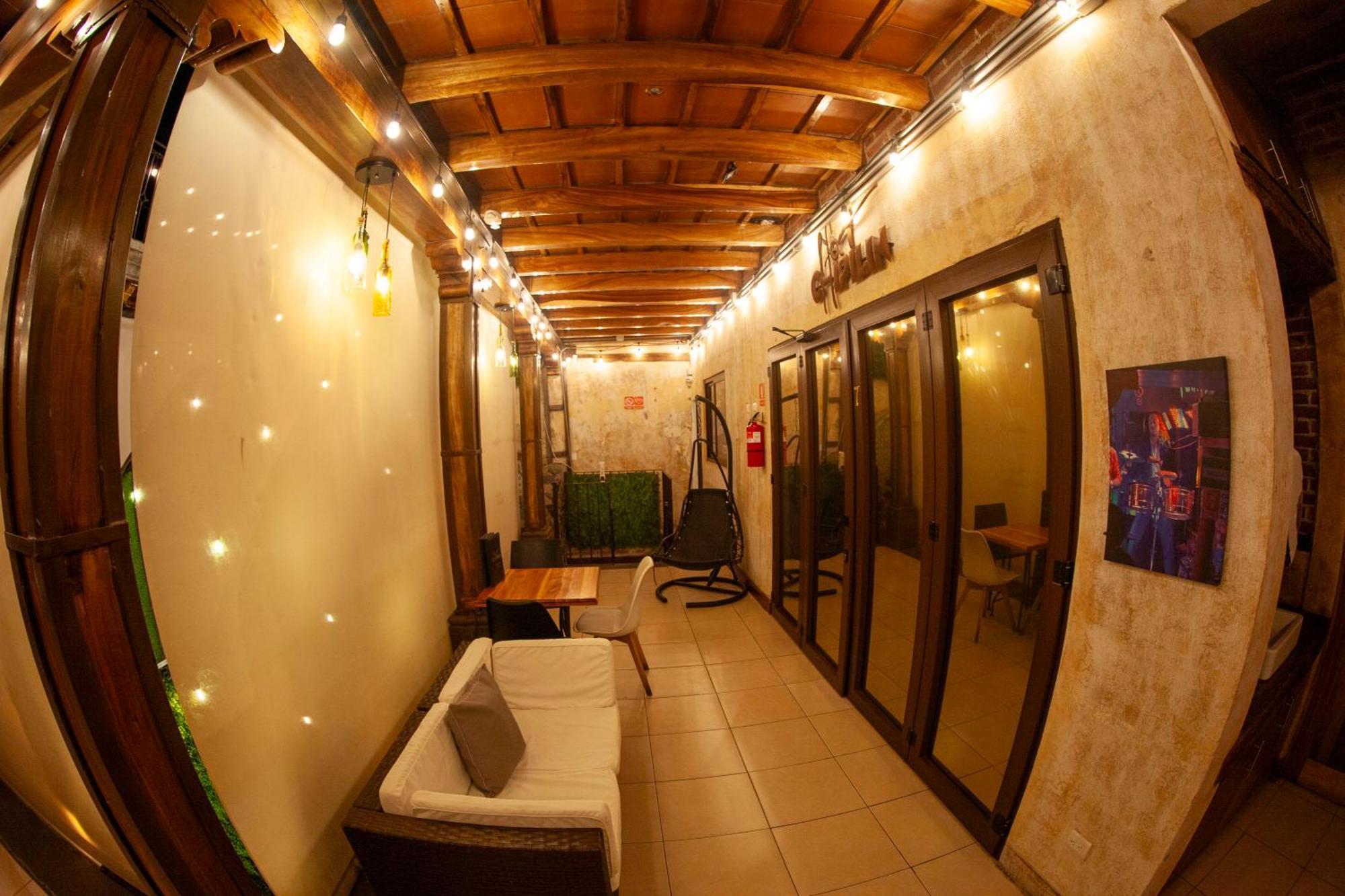 Hot Chipilin Hostel Antigua Bagian luar foto