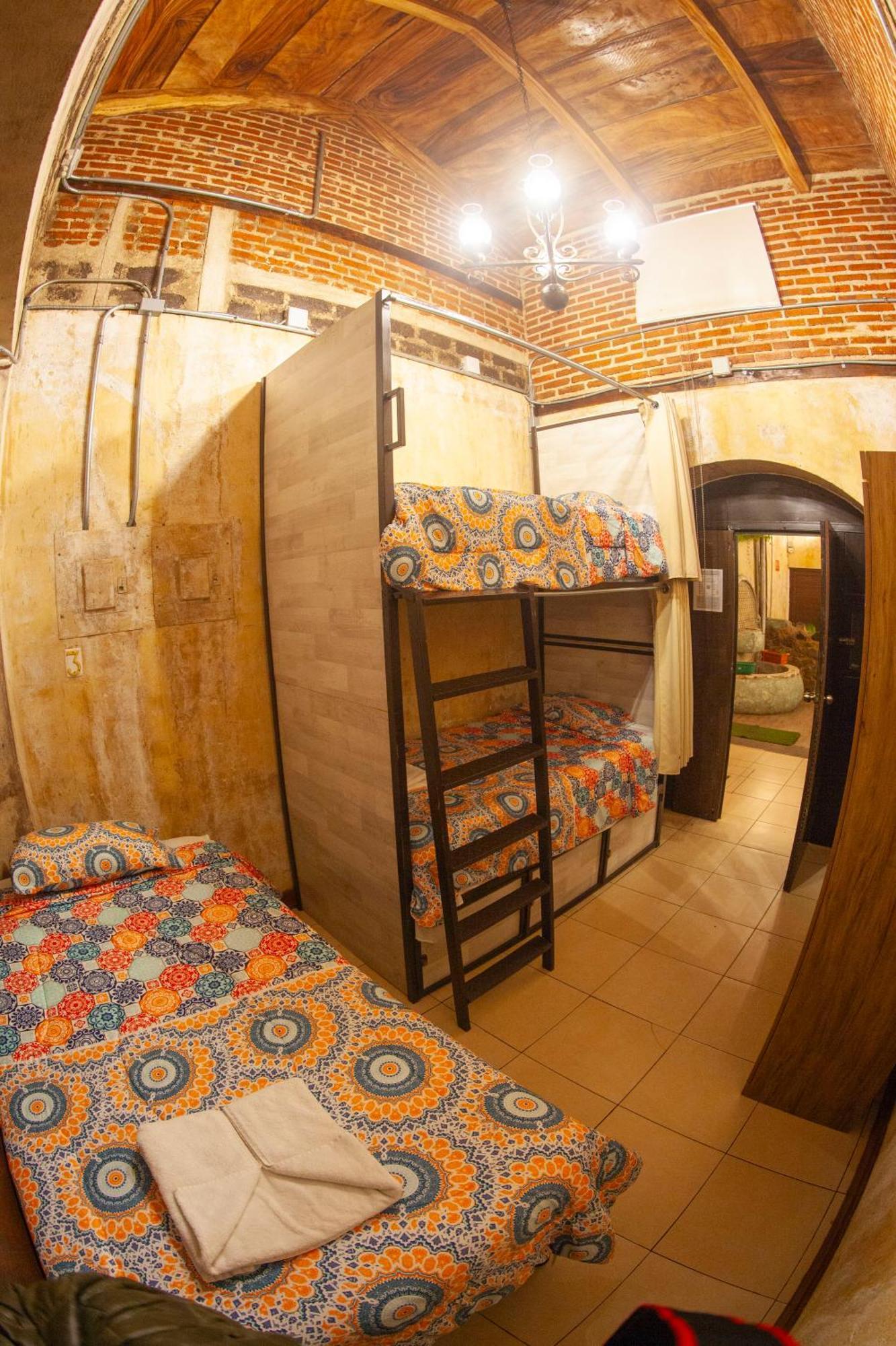 Hot Chipilin Hostel Antigua Bagian luar foto